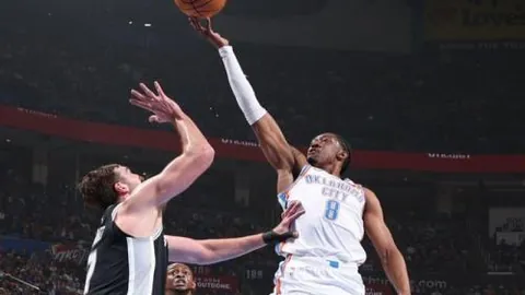 香港四径徒步电影解析：华山论剑热血再现，探寻电影未揭当下与未来